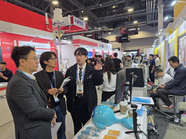 참가 기업들은 전시 기간 전 세계 바이어와 투자자를 대상으로 제품 시연과 기술 설명을 진행하고 활발한 사업 상담을 이어갔으며, 이를 통해 총 210건 4,905만달러 규모의 수출 상담 성과를 거뒀다.(사진=충청남도)