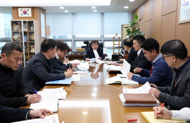 도청 정무부지사실에서 ‘행정통합 특별법 특례 원안 반영 테스크 포스(TF)’ 첫 회의 장면(사진=충청남도)