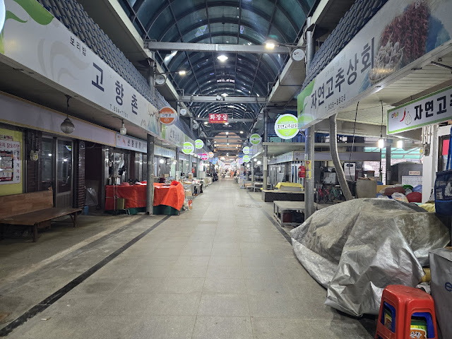 인적이 끊긴 중앙시장