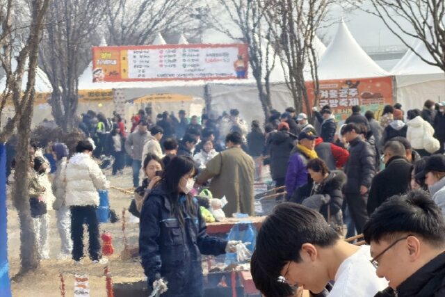 겨울공주, 군밤축제장 스케치 장면(사진=공주시)