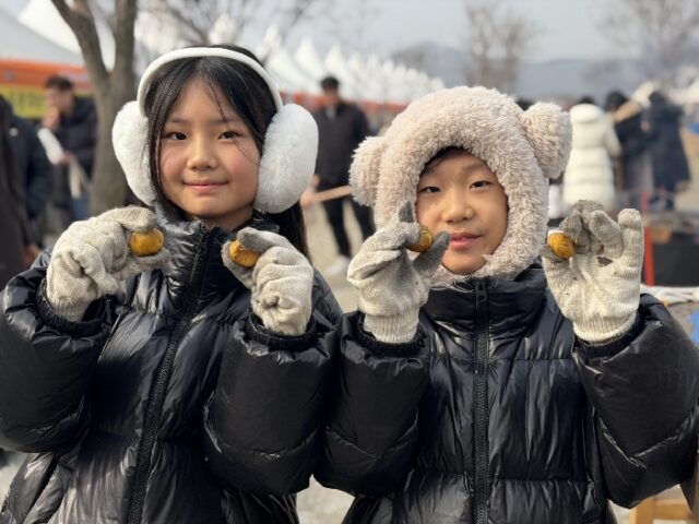 겨울공주, 군밤축제장 스케치 장면(사진=공주시)