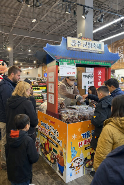 미국에서 개최된 군밤축제 사진(사진=공주시)
