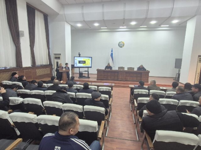 우즈베키스탄에서 벼농사 농법 교육 장면(사진=부여군)