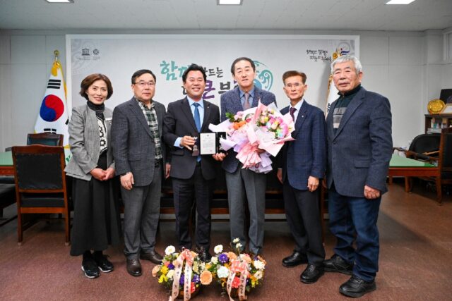 김상현 대표 감사패 증정식(사진=부여군)