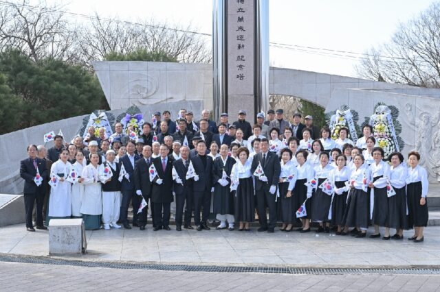 공주독립운동기념탑에서 진행된 2부 삼일절 행사 장면(사진=공주시)