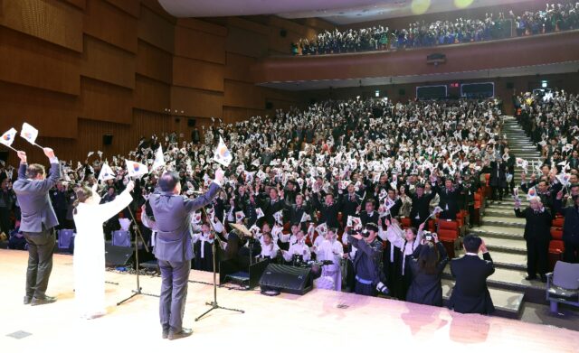 도청 문예회관 대강당에서 진행된 만세삼창 장면(사진=충청남도)