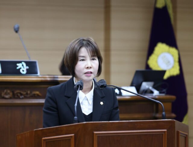 지난 19일 제300회 부여군의회 임시회에서 신상발언을 통해 8년간의 의정활동 소회를 밝히고 있다.