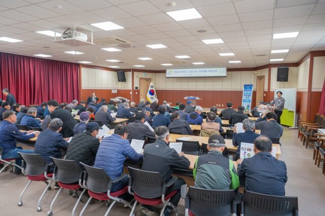 지난 24일 향진주, 서농24 계약재재농가 특별교육을 실시하고 있다.(사진=청양군)