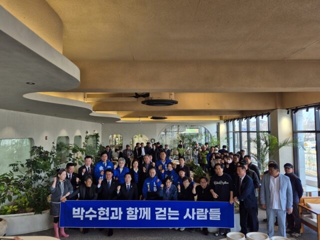 박수현 출마예정자는 지난 25일 당진시를 찾아 상공회의소, 현대제철 노동조합, 전통시장을 찾아 소통행보를 이어갔다.
