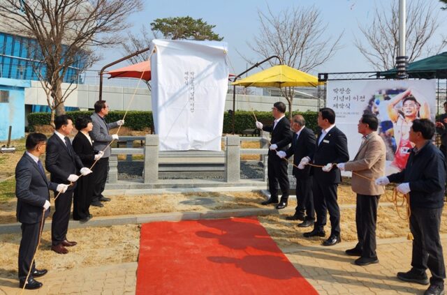 박장순 기념비 이전 제막식 행사 장면(사진=보령시)