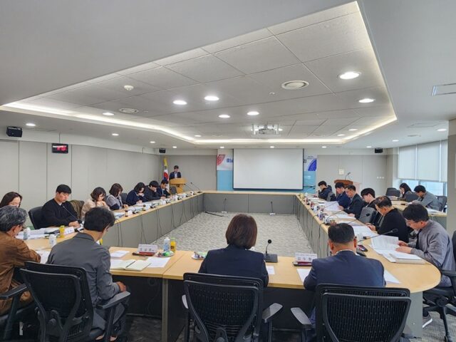 도-시군 목재 이용 공공건축 활성화 실무협의체 첫 회의 장면(사진=충청남도)