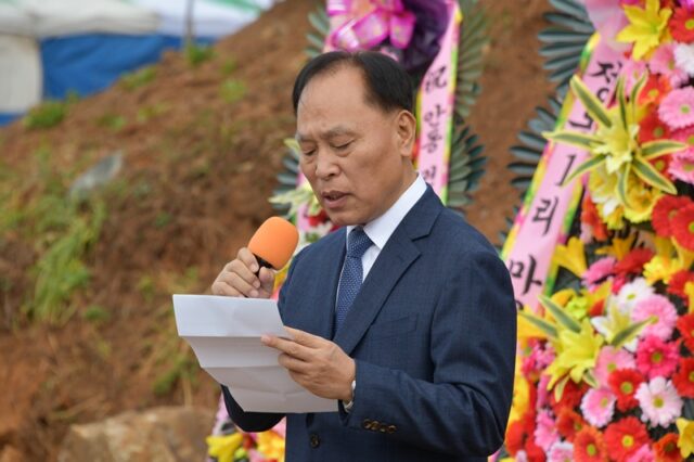 축사를 전하는 종중대표 권형중(안동권씨화천군파) 이사장