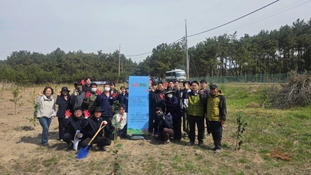 한국중부발전(주)·산림조합·지역 주민과 함께하는 ESG 협력사업의 일환으로 동백나무 식재 행사(사진=보령시)