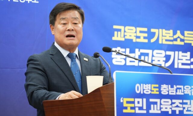 이병도 충남교육감 후보가 충남도청 브리핑실에서 학부모의 경제적 부담을 완화하고 교육 참여를 실질화하는 ‘도민 교육주권 시대 2차 정책 브리핑’을 가졌다.