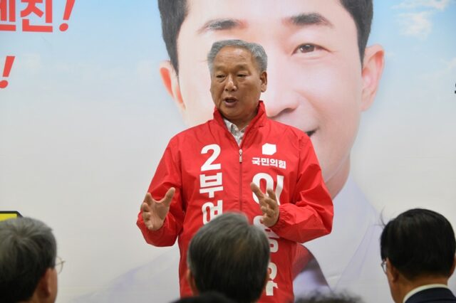 이 군수 후보는 정 후보가 “무너진 보수의 가치를 다시 한번 살려보겠다”는 결연한 의지로 출마를 결심했다는 점을 회고하며, 그 뚜렷한 소신에 적극적인 지원을 약속했다고 밝혔다.