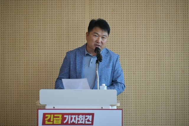 청양군 정산면에 거주하는 정기철 씨는 14일 충남사회적경제혁신타운에서 긴급 기자회견을 열었다.