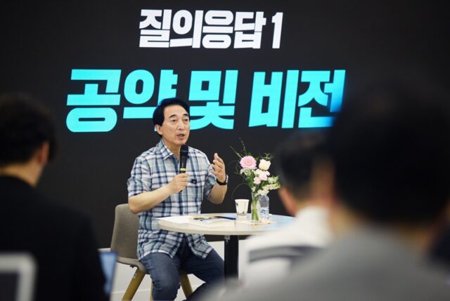  박수현 후보는 15일 단국대학교 천안캠퍼스 인문과학관에서 ‘대한민국 국가 정상화, 일 잘하는 충청남도 : 언론이 묻고 도민에게 답하다’를 슬로건으로 ‘미디어데이’를 진행했다.