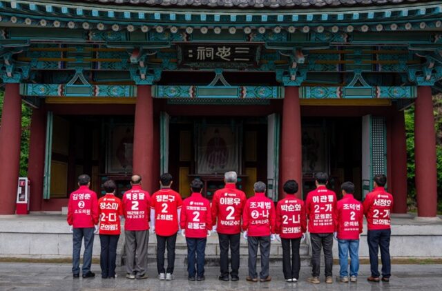 윤용근 후보가 국민의힘 부여군 지방선거 출마자들과 함께 21일 오전 10시, 부여 부소산 삼충사를 찾아 참배하며 지방선거 승리를 위한 본격적인 결전 의지를 다졌다.