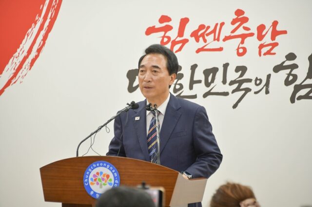 8일 오전 충남도청 프레스센터에서 박수현 충남도지사 당선인이 민선 9기 도정 준비위원회인 '통하는 충남 준비위원회'의 인선 배경과 함께 업무보고 생중계 등 파격적인 소통 운영 방침을 설명하고 있다.