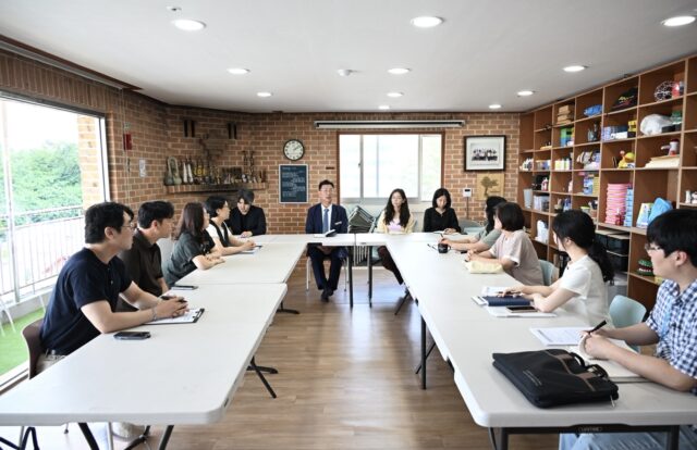 김제선 대전 중구청장이 6.3 지방선거 재선 성공 후 업무에 복귀한 가운데, 주민과의 첫 공식 소통 일정으로 ‘중구직통’ 약속 이행에 나섰다.