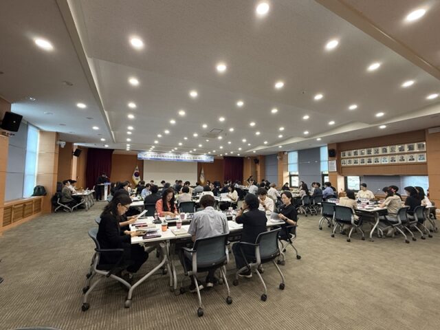 지난 11일, 제6기 지역사회보장계획 수립을 위한 민·관 합동 TF팀 1차 회의 및 역량강화 교육을 진행하고 있다.(사진=청양군)