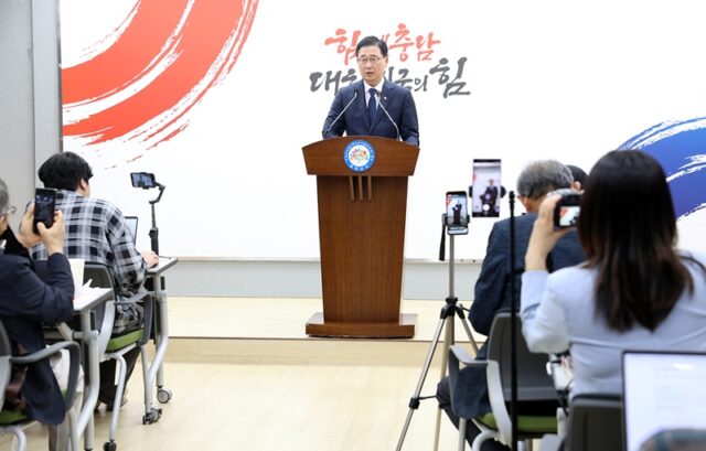 김선태 당선인 대변인은 “업무보고는 과거를 평가하는 과정이 아니라 미래를 준비하는 과정”이라며 민선9기 성공 출발을 위해 도와 긴밀히 협력하겠다고 말했다.(사진=통하는 충남위원회)