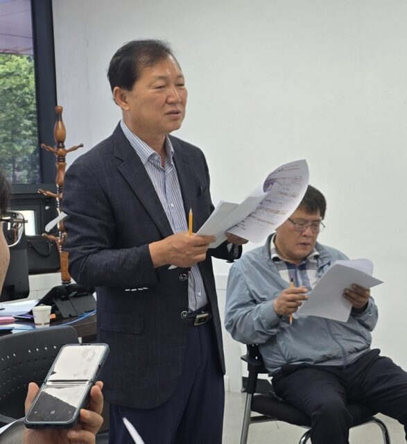 지난 23일 기자 간담회를 진행하고 있는 한영배 위원장