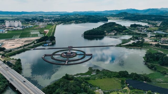 백제호(반산저수지)의 수려한 경관을 한눈에 조망할 수 있는 곳