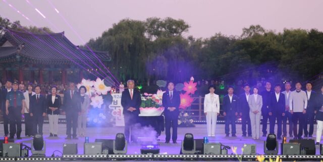 박수현 충남도지사가 3일 부여 궁남지에서 열린 제24회 부여서동연꽃축제 개막식에 참석해 축제 개최를 축하하고, 체류형 관광과 야간경제 활성화의 중요성을 강조했다.