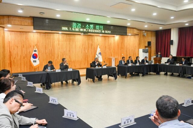 지난 6일 여성문화회관 3층 대강당에서 민선 9기 첫 간부회의를 열고 주요 군정 현안과 핵심 사업 추진 상황을 점검했다.(사진=부여군)