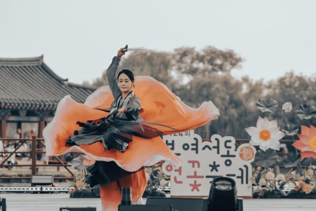 코리아 싸울아비무사단의 '연화무예' 공연장면(사진=스토리스팟)