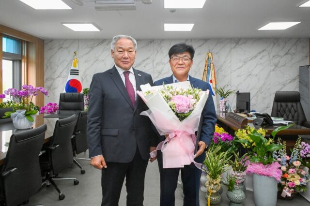이용우 부여군수와 이동유 제31대 부여군 부군수