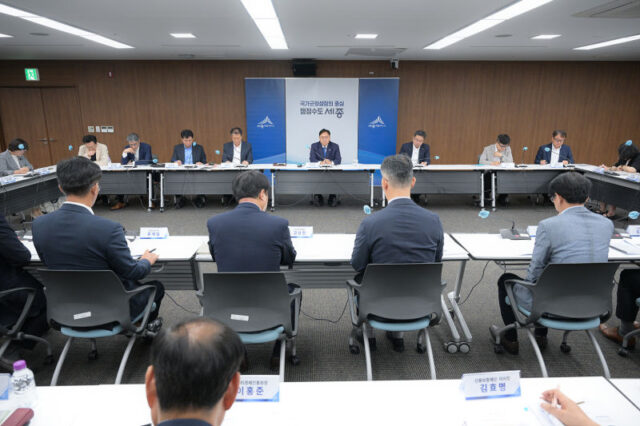 조상호 세종시장이 8일 시청 대회의실에서 7월 확대 간부회의를 주재(사진=세종시청)