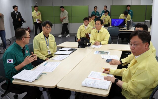 박수현 지사 집중호우 회의 장면(사진=충청남도)