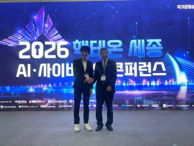 시노하라 히로유키 대표(왼쪽)와 야마시타 아키마사 원장(대외협력담당관)(사진=세종시)