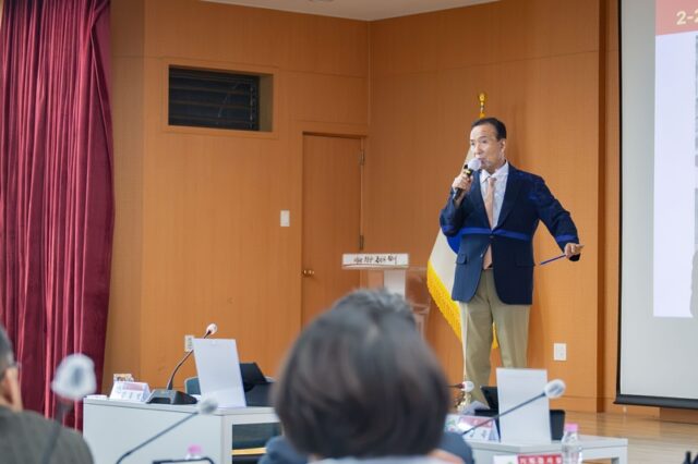지난 23일, 민선9기 주요현안업무보고회에서 김홍열 군수가 민선 9기 군정방향을 설명하고 있다.