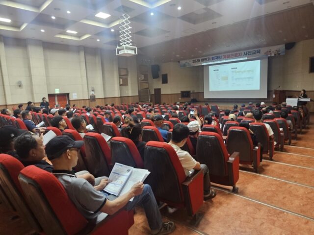 하반기 외국인 계절근로자 사전 교육(사진=부여군)