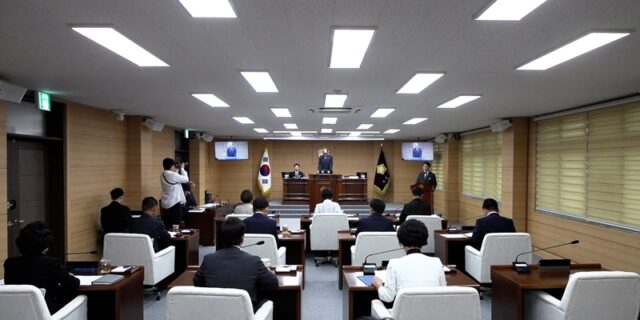 27일 본회의장에서 제302회 임시회를 개회하고, 7월 31일까지 5일간의 의사일정에 들어갔다.(사진=부여군의회)