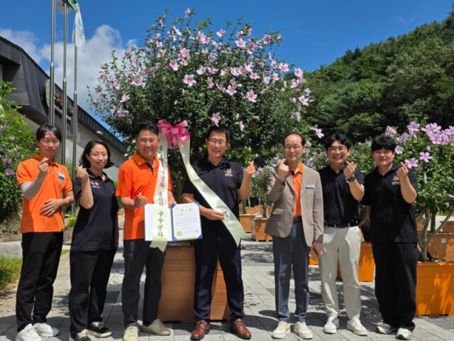 보령시, 지난 30일 보령 무궁화수목원에서 개최된 ‘제7회 충청남도 무궁화 우수분화 품평회’에서 대상 수상(사진=보령시)