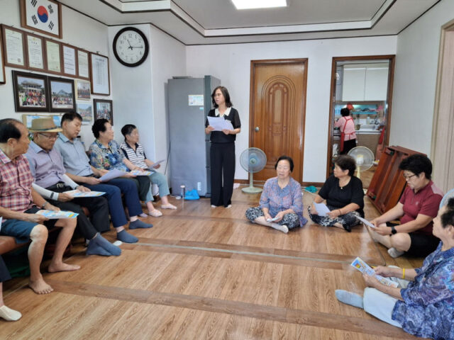 공주 웅진동 무더위 쉼터 점검(사진=공주시)